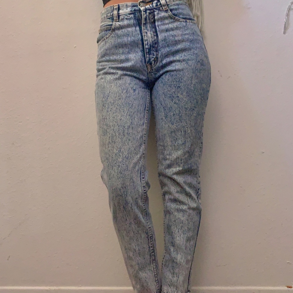 Vintage high-waist mom jeans